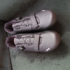 Men's Cycle Shoes Size 12
